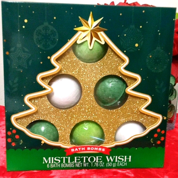 NWT🎁FREE GIFT INCLUDED 🎁 NIB Mistletoe Wish Bath Bombs - Picture 6 of 11